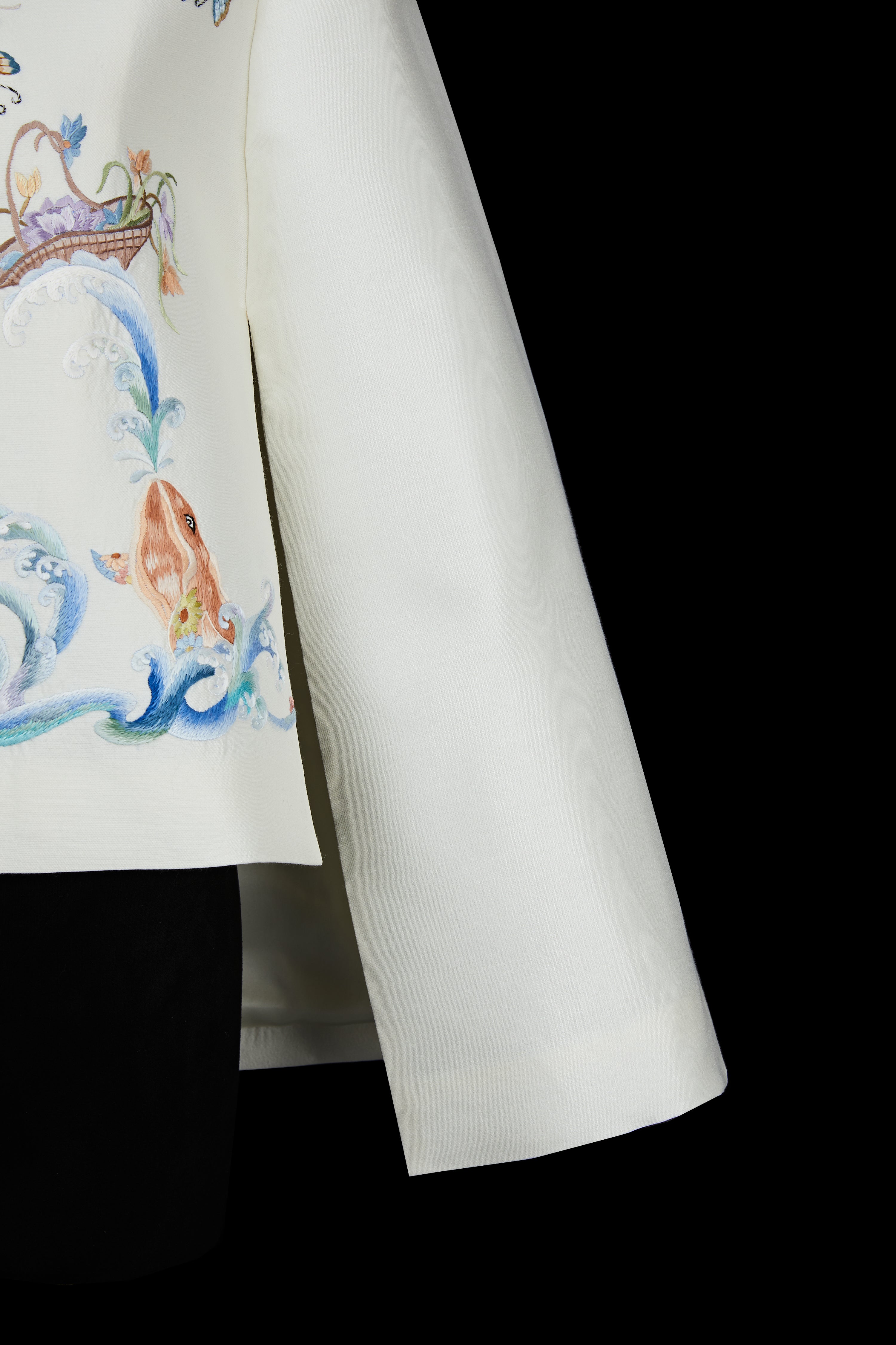 Kun Playing Among Flower Cloak《鲲戏花斗篷》