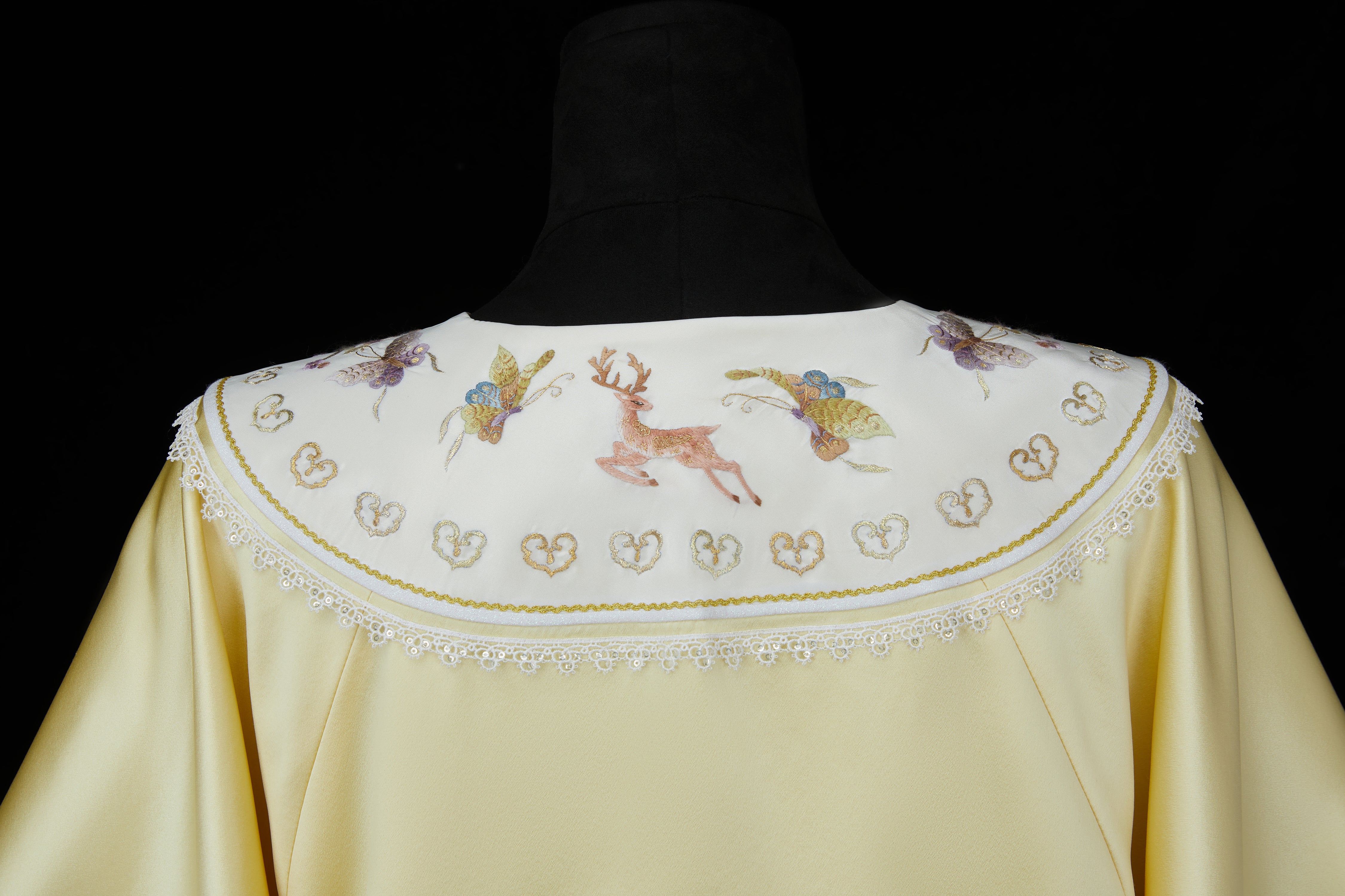 Gilded Antlers Whispering Wind《金翎鹿语》