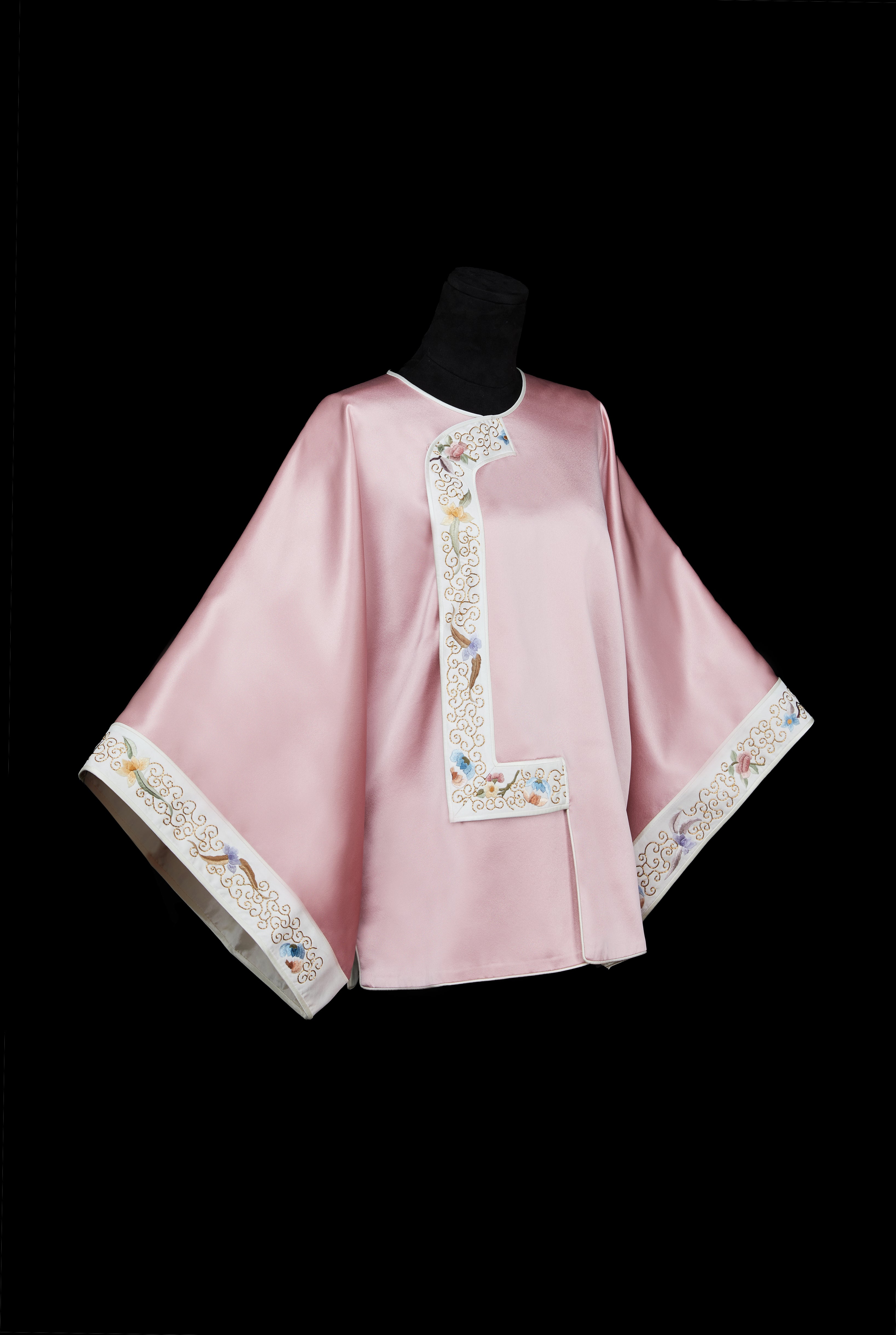 Pink Gold Embroidery《粉色盘金》