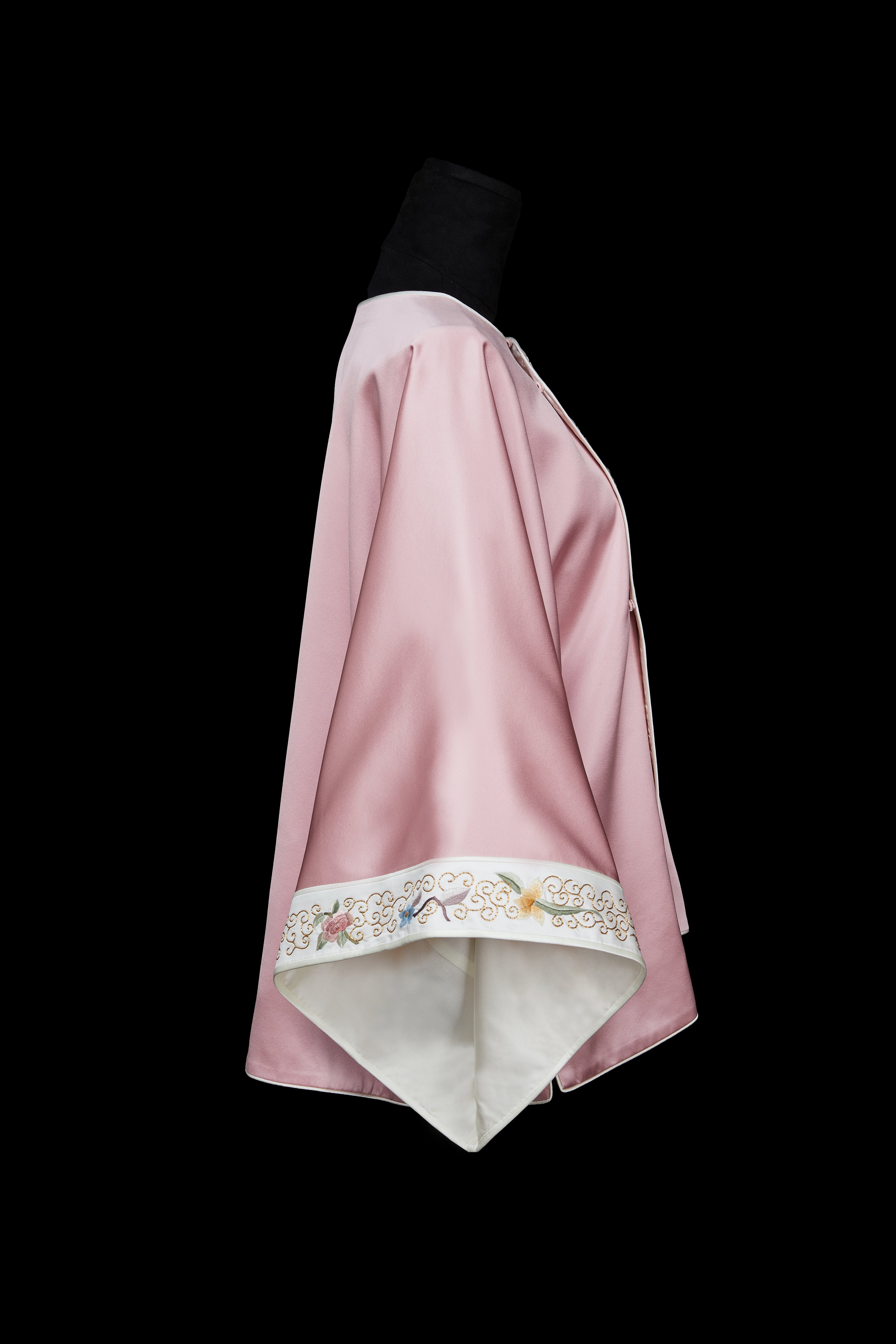 Pink Gold Embroidery《粉色盘金》