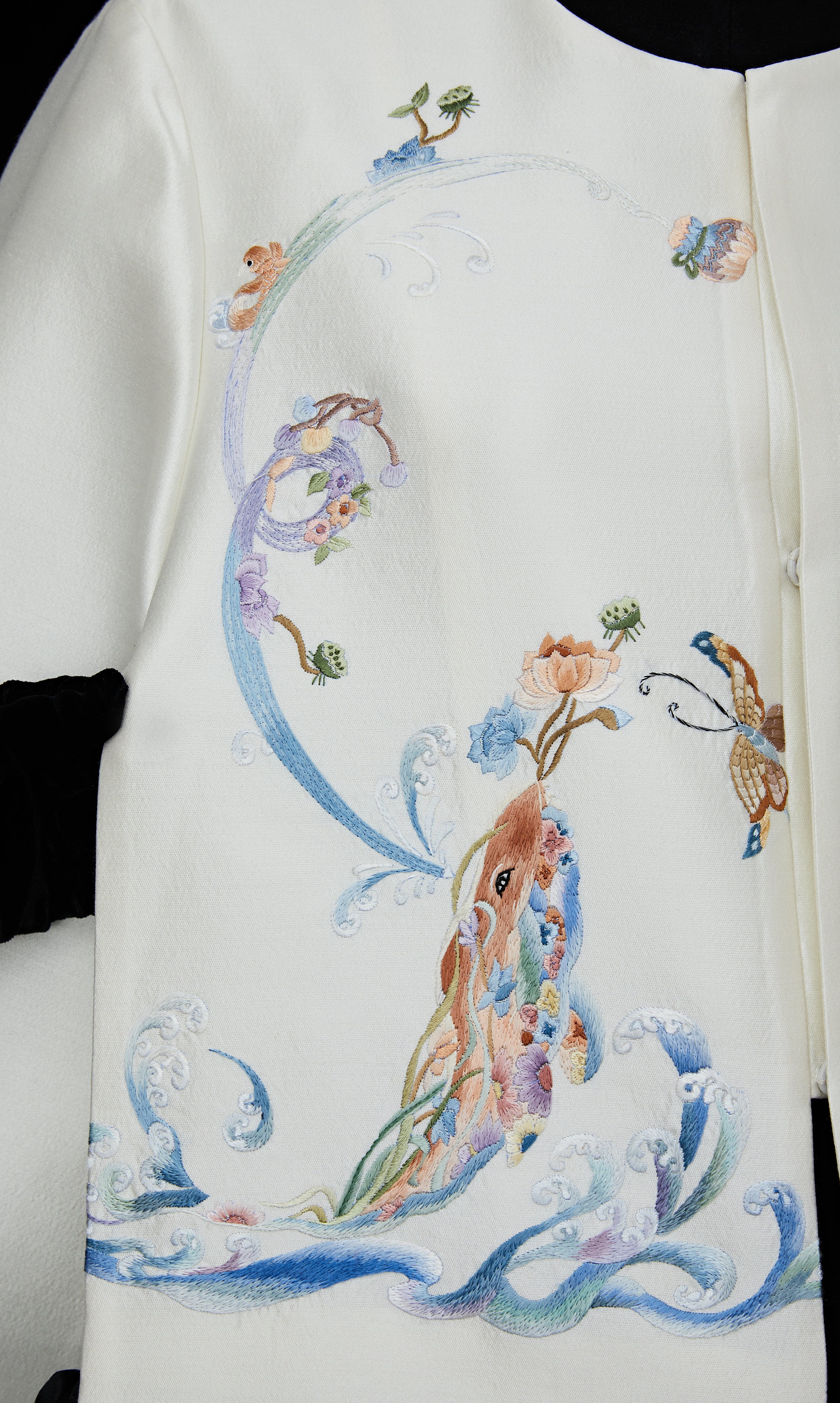 Kun Playing Among Flower Cloak《鲲戏花斗篷》