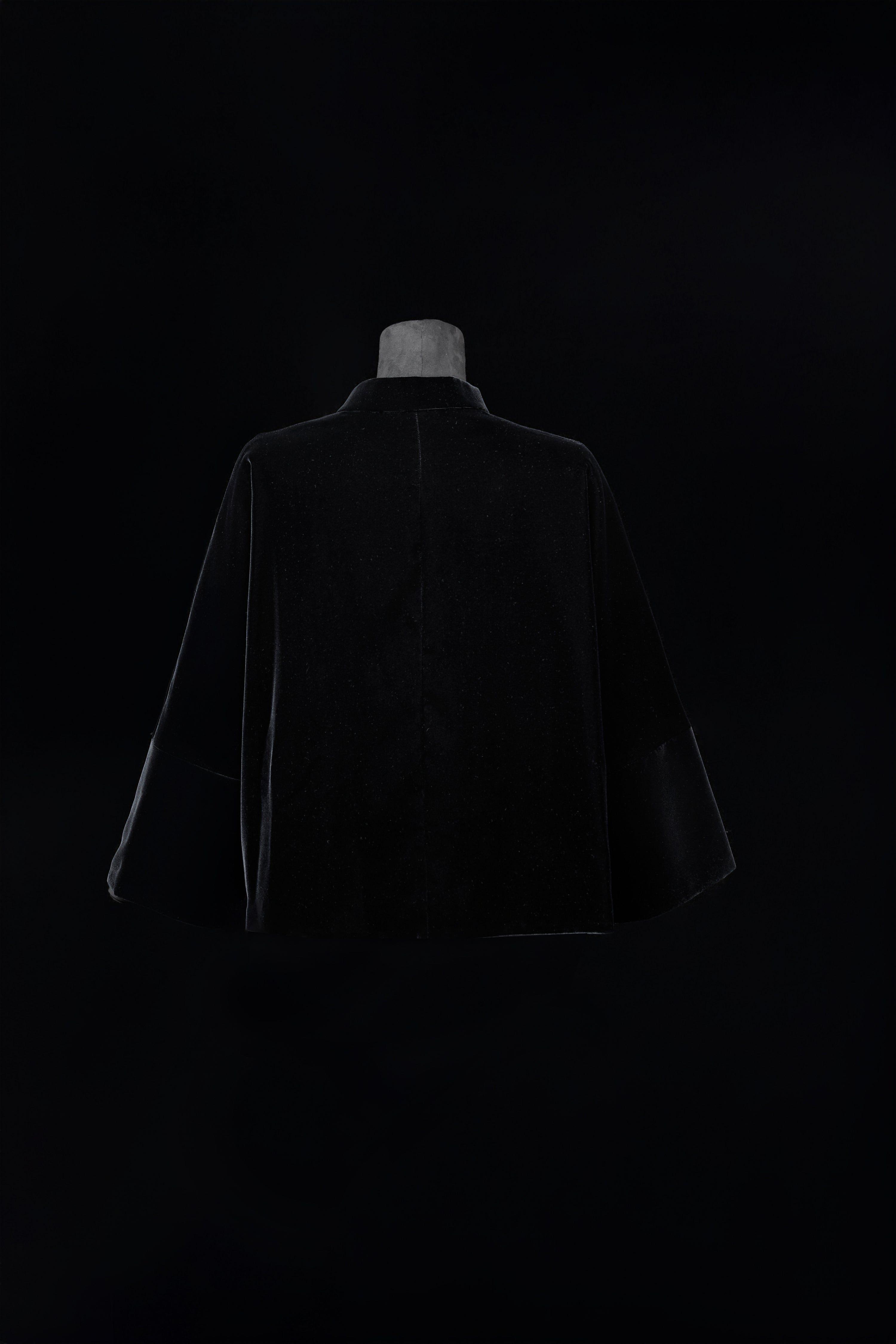 Black Velvet Mid-Open Blouse《黑丝绒中开上衣》
