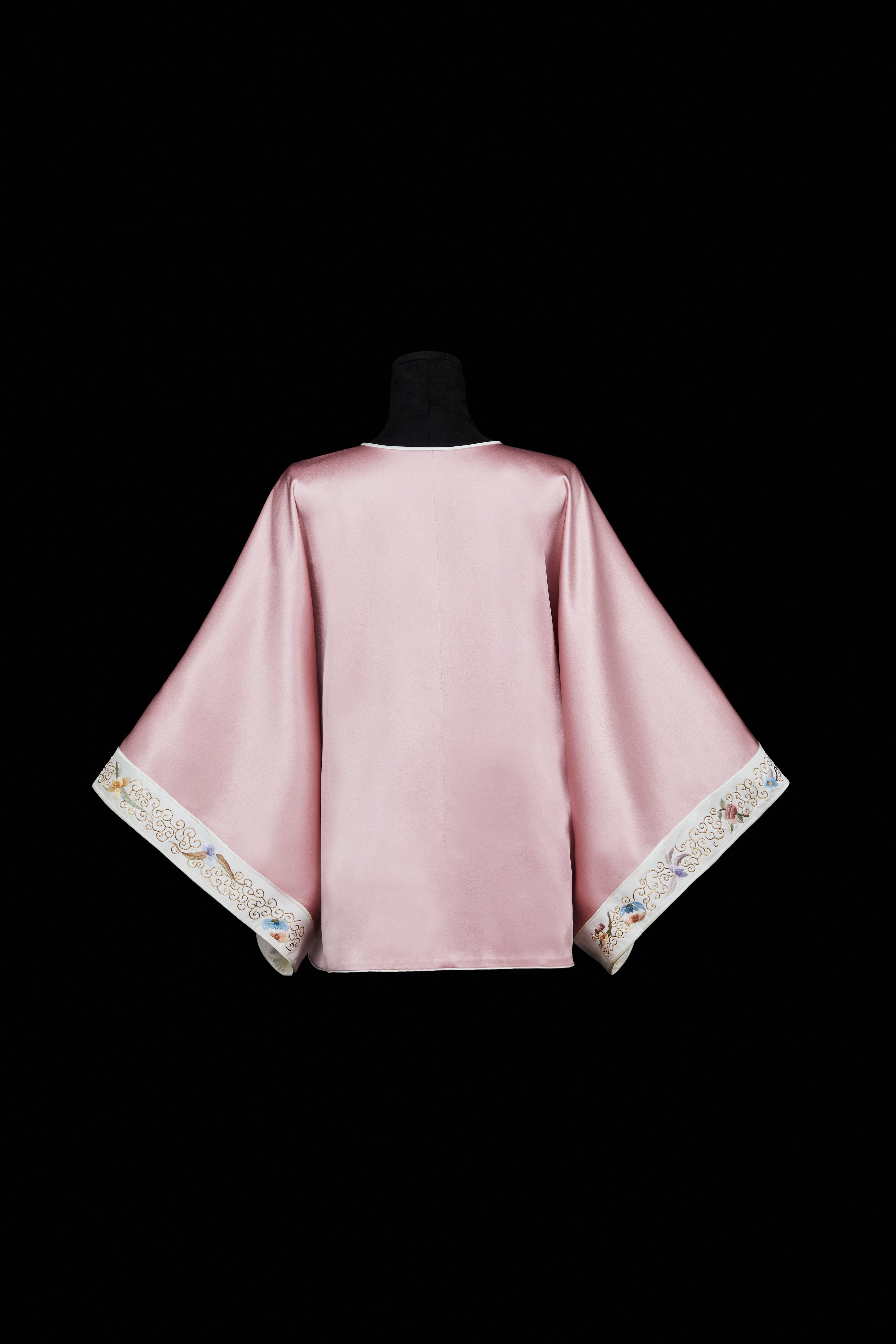 Pink Gold Embroidery《粉色盘金》